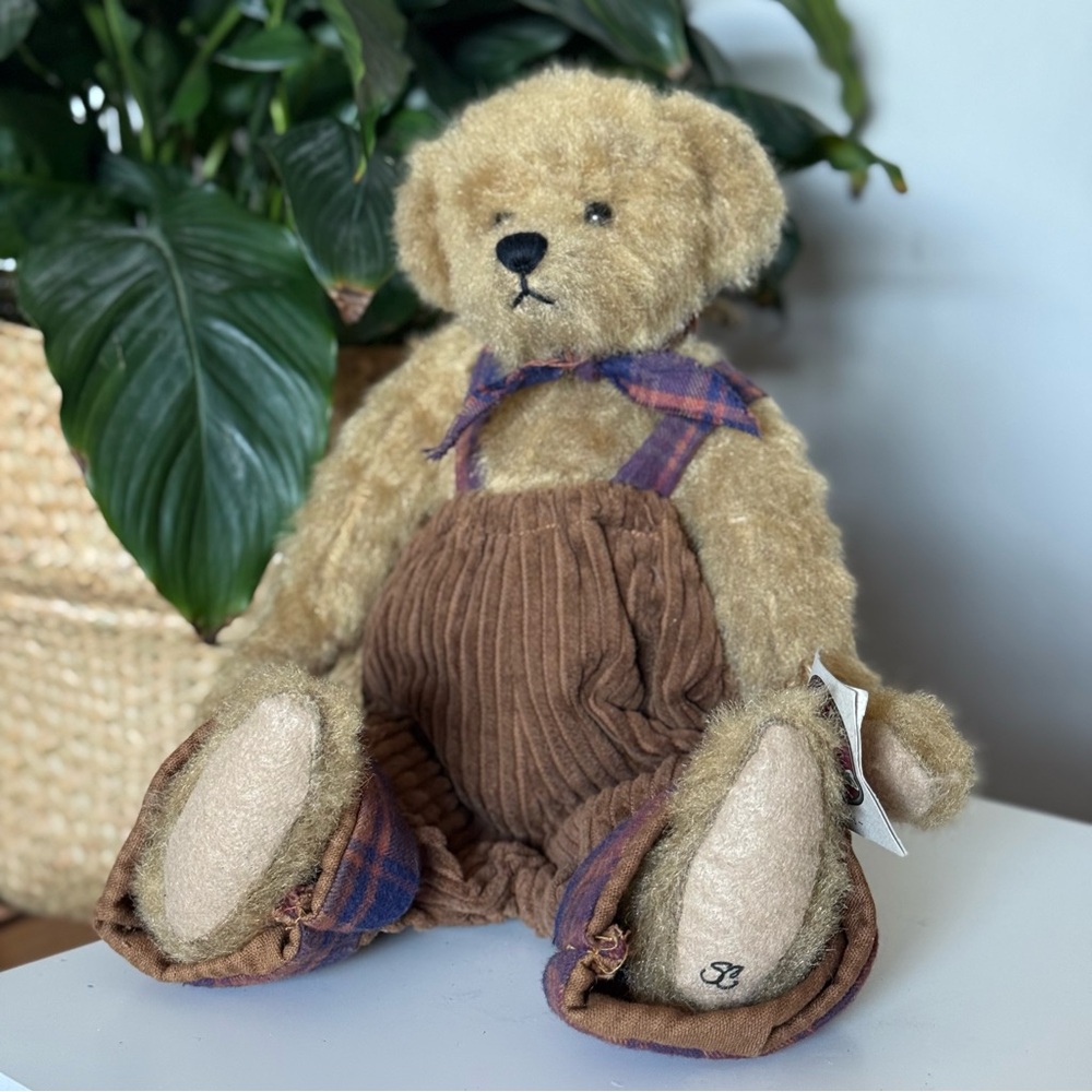 Cottage Collectibles by Ganz – “Travis” Artist-Designed Teddy Bear - Picture 5 of 5